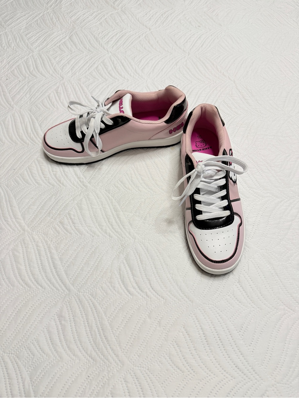 Hello Kitty Women’s Pink White and Black Low-Top Court Side Sneakers. Size 10